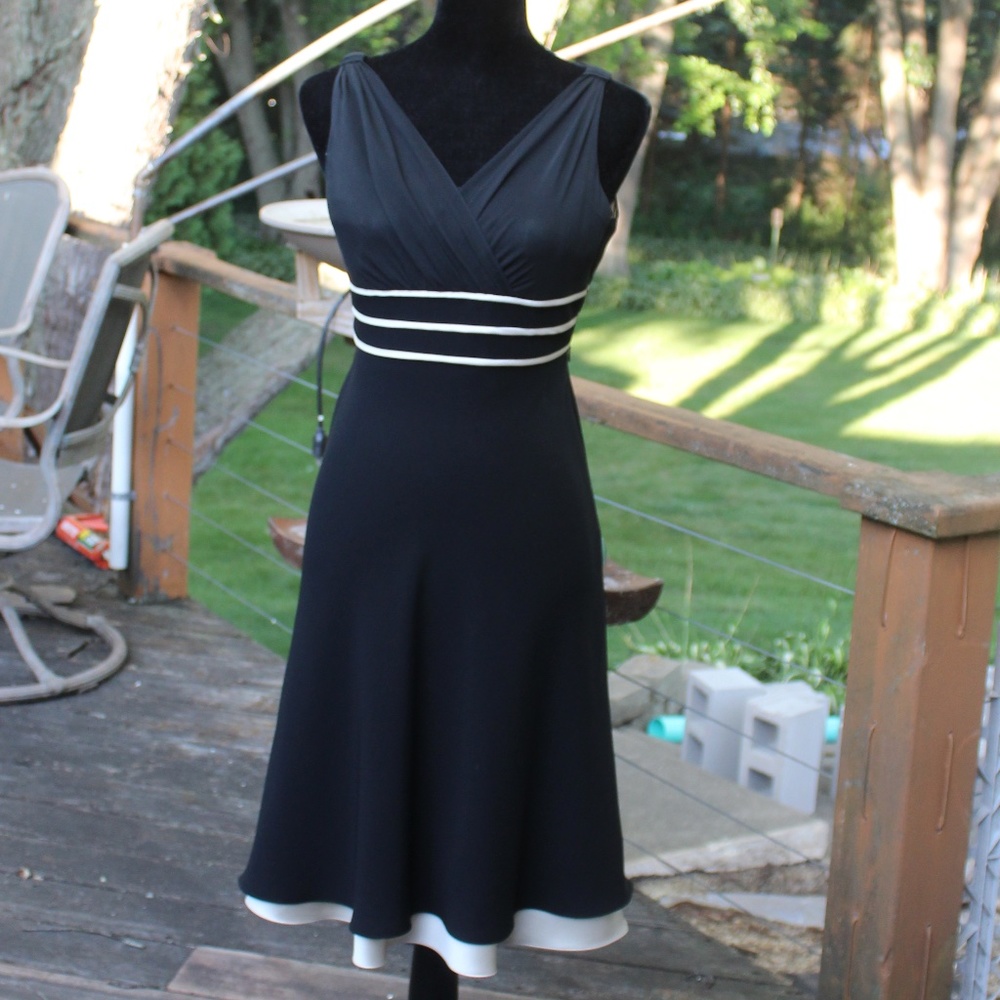 Ann Taylor Dress Black w/ Cream trim Size 0